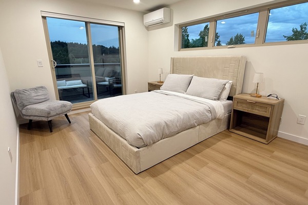 3 bedrooms, desk, iron/ironing board, travel cot