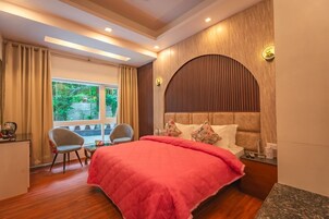 Double Room | Laptop workspace, blackout drapes, soundproofing, iron/ironing board