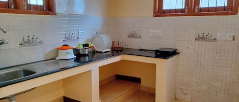 Deluxe Villa, 2 Bedrooms, Hill View | Private kitchen