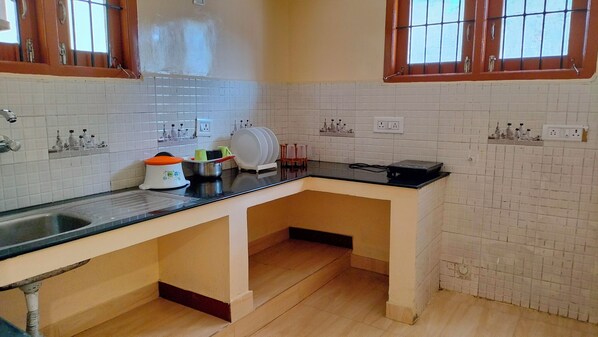 Deluxe Villa, 2 Bedrooms, Hill View | Private kitchen