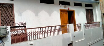 Mahadev guest house Varanasi