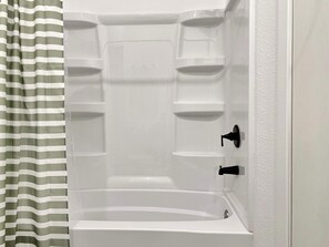 Ducha, secador de pelo, toallas