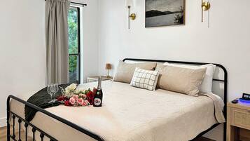 2 bedrooms, iron/ironing board, travel cot, WiFi