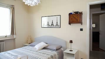 2 makuuhuonetta, silitysrauta/-lauta, Wi-Fi, vuodevaatteet