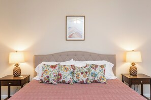 5 chambres, fer et planche à repasser, accès à Internet