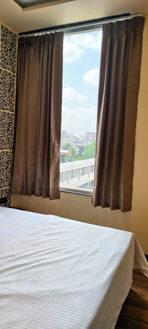 Habitación Deluxe doble | Escritorio y espacio para trabajar con un portátil