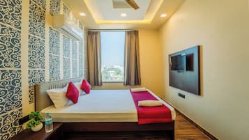 Meja kerja dan ruang kerja ramah laptop