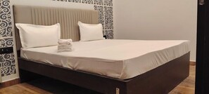 Basic Double Room | Bathroom | Towels