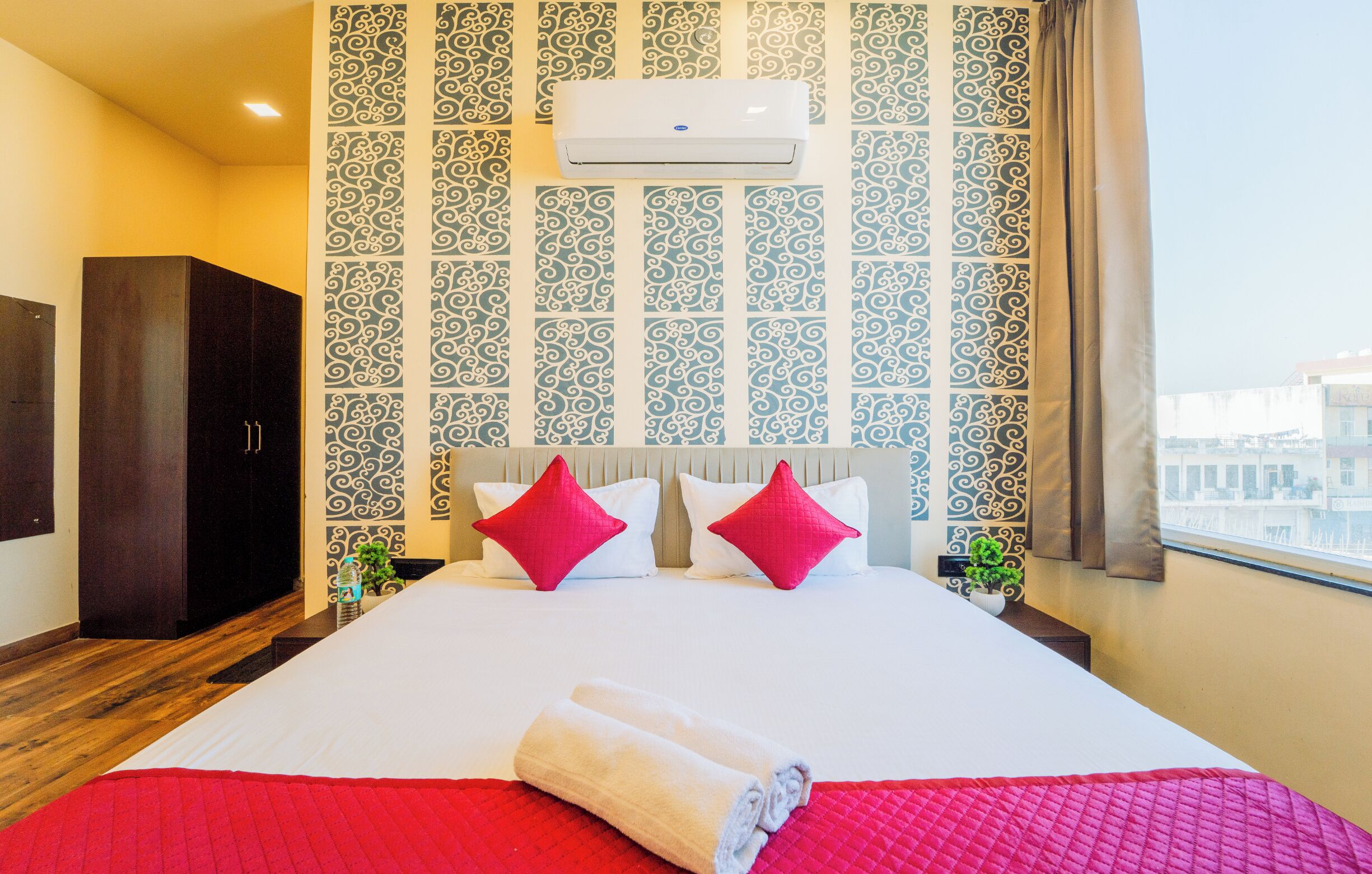 Escrivaninha, espaço de trabalho para notebook