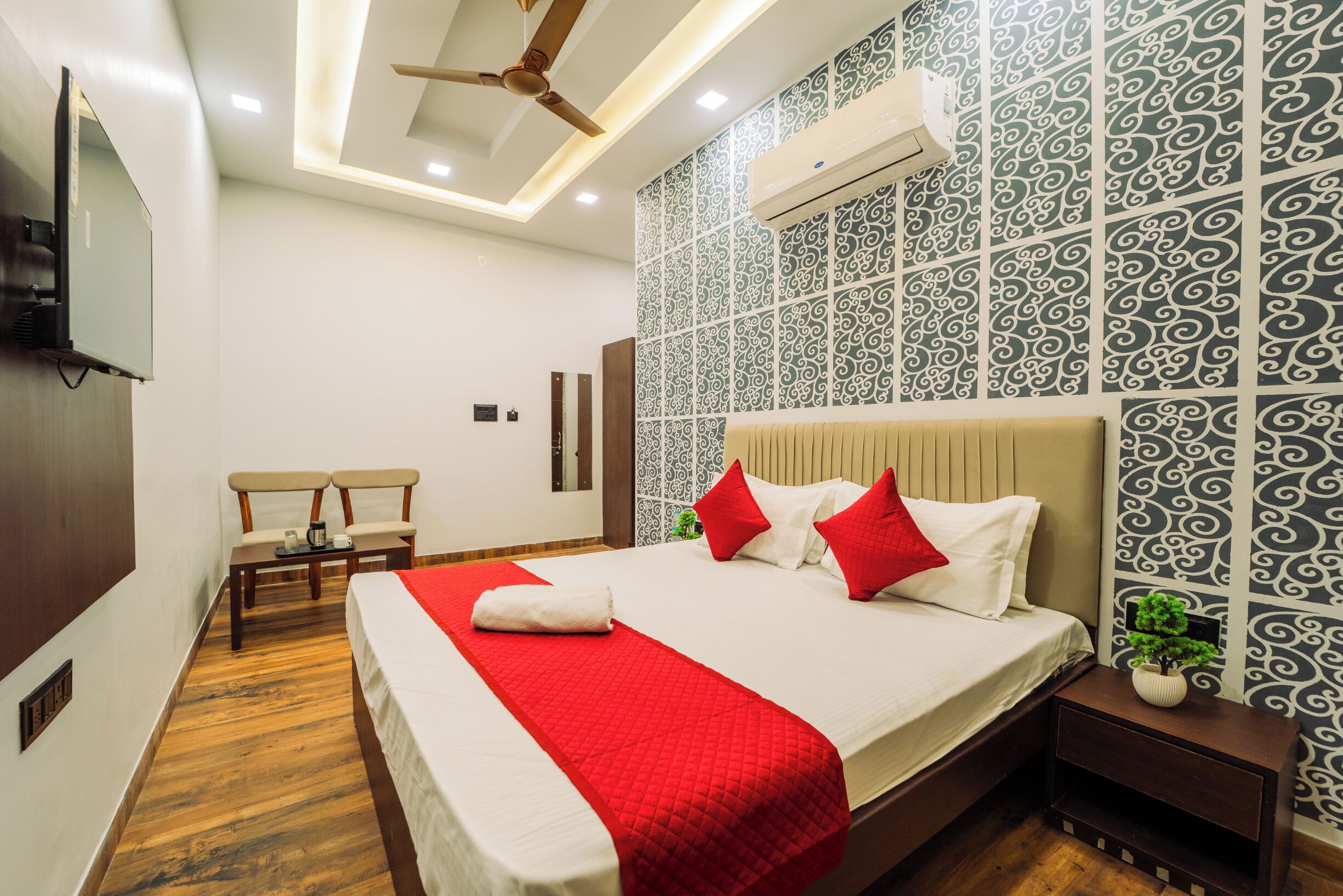 Skrifborð, vinnuaðstaða fyrir fartölvur