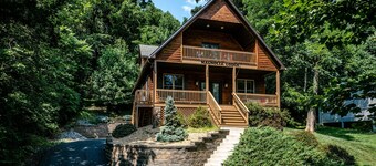 Sunrise Views & Mountain Charm!