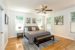 5 bedrooms, desk, iron/ironing board, free WiFi
