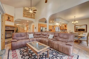 TV, fireplace, foosball - TāHaus - Hot Tub + Pool Table + Dog Friendly (South Lake Tahoe)