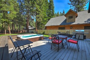 Outdoor dining - TāHaus - Hot Tub + Pool Table + Dog Friendly (South Lake Tahoe)