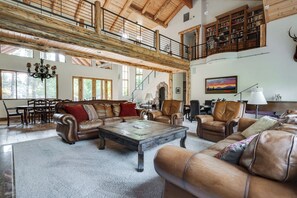 Fernseher, Kamin, DVD-Player, Arbeitsbereiche