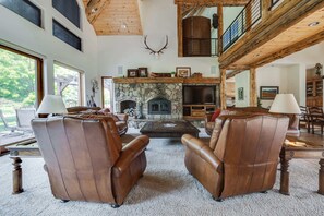 Téléviseur, foyer, lecteur de DVD, bureau