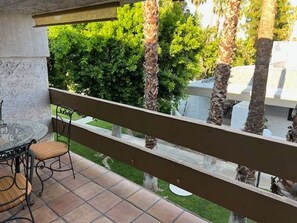 Apartment | 2 bedrooms, Internet - Chic Desert Condo With Mountain Views (Palm Springs)