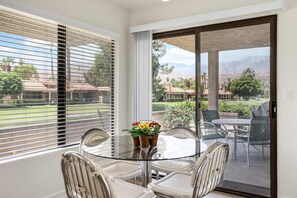 Apartment | 3 bedrooms, Internet - Spacious Single-story Condo With Golf Course Views (Palm Springs)