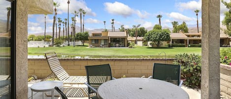 Apartment | Terrace/patio