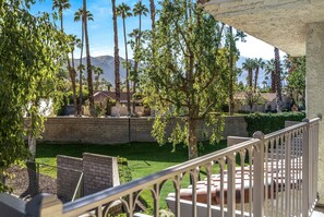 Garden - Stylish Condo With Panoramic View Community Pool (Palm Springs)