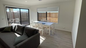 TV - Charming Modern Family Home in Wyndham Vale (Wyndham Vale)