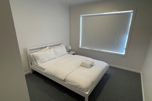 4 bedrooms, iron/ironing board, Internet