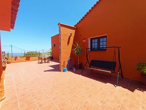 House, 2 Bedrooms, Balcony, Garden View | Teres/patio