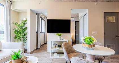 w Splendid 1BR in the Heart of Centriqo