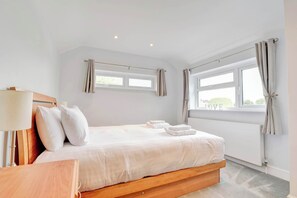 4 bedrooms, iron/ironing board, internet, bed sheets - Spacious 4 bedroom house in Bishop's Stortford (Hertfordshire)
