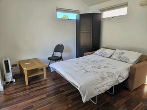 1 bedroom, internet, bed sheets
