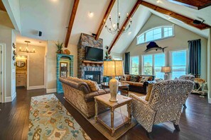 TV connectée, cheminée, chaîne hi-fi, espaces bureaux