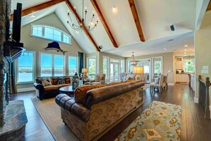 TV connectée, cheminée, chaîne hi-fi, espaces bureaux