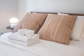 2 bedrooms, iron/ironing board, travel cot, free WiFi