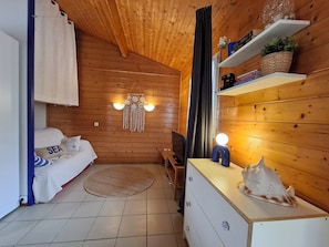 2 bedrooms, bed sheets