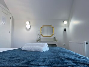 Apartamento de lujo, 3 habitaciones, cocina, vistas al mar | Ropa de cama de alta calidad, caja fuerte, cortinas opacas