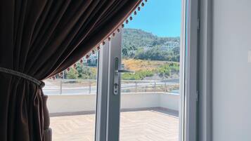 Luxury Condo, 3 Bedrooms, Kitchen, Sea View