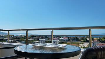 Luxury Condo, 3 Bedrooms, Kitchen, Sea View | Terrace/patio