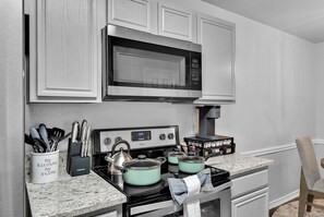 Micro-ondes, four, plaque de cuisson, lave-vaisselle