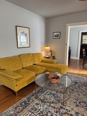 TV, fireplace, DVD player, books