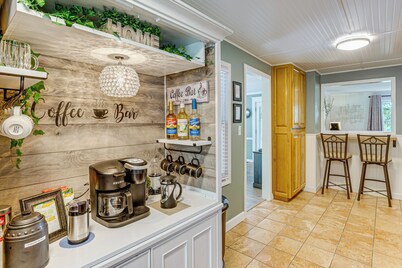 5 Mi to Kansas Speedway! 'cowtown Cutie KC'