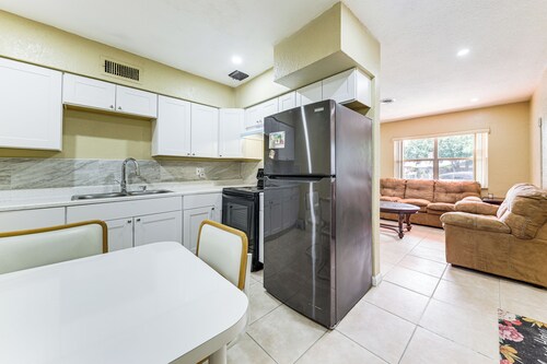 3 Mi to Dania Beach Pier: Convenient Apartment!