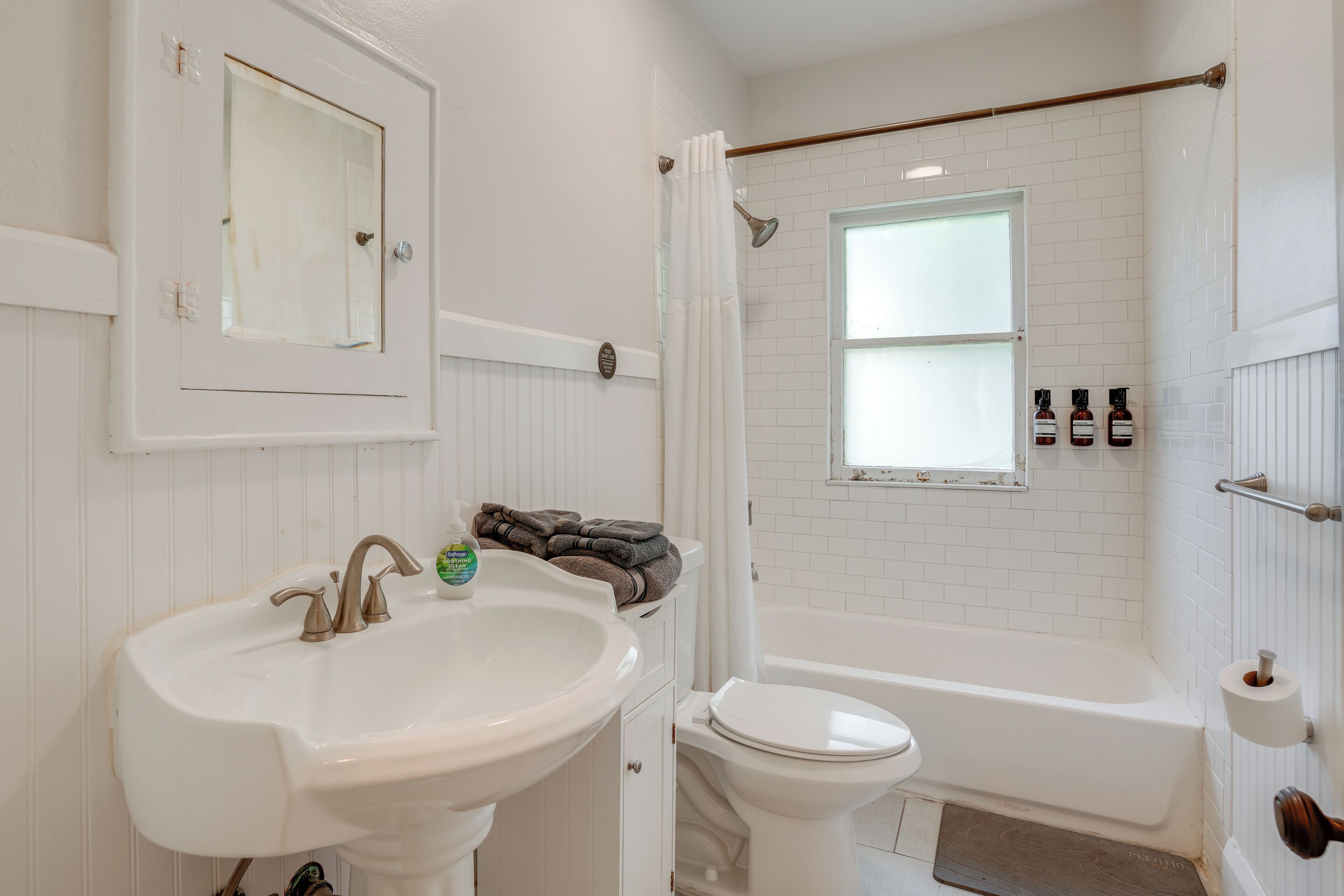 A bathroom with a sink, toilet, and bathtub.