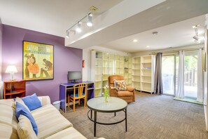 Interior - Close to Hospital & Dulles: Herndon Townhome (Herndon)