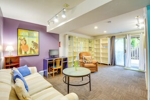Interior - Close to Hospital & Dulles: Herndon Townhome (Herndon)