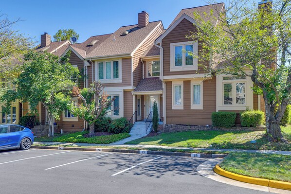Apartment (4 Bedrooms) | Interior - Close to Hospital & Dulles: Herndon Townhome (Herndon)