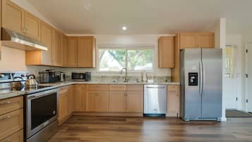 House (2 Bedrooms) | Interior