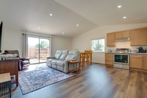 Quiet & Convenient Sparks Retreat Near I-80 & Reno