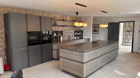 Premium Apartment | Private kitchen | Highchair