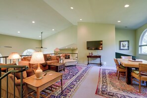 Interior - Prime Mckenzie River Gem: Sunroom + Views! (Vida)