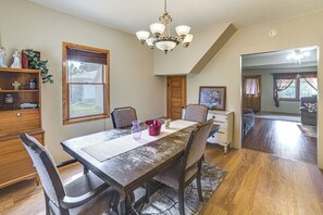 House (3 Bedrooms) | Interior